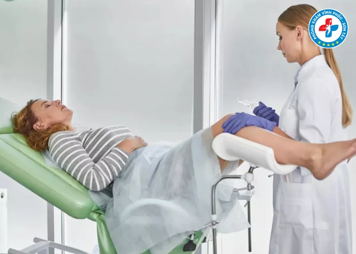 Có nên đi khám phụ khoa khi đang hành kinh (2) Có nên đi khám phụ khoa khi đang hành kinh (2)